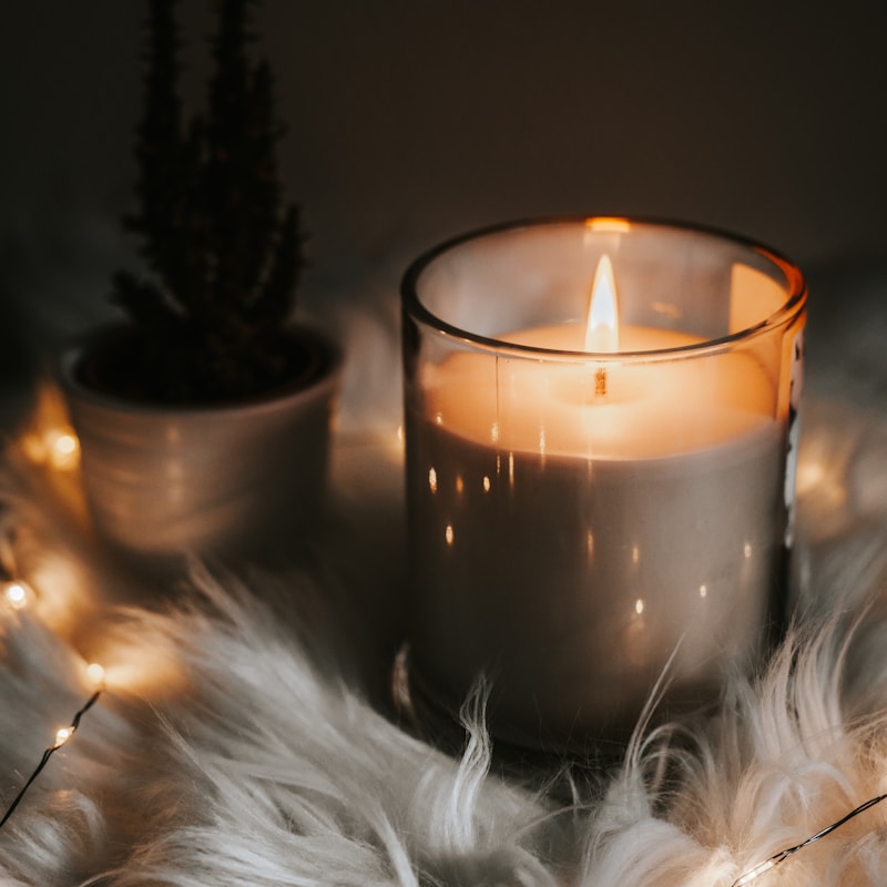 Beeswax candle with dried lavender